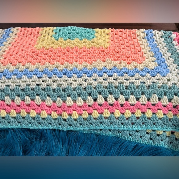 VINTAGE Homemade crochet baby blanket. Cottagecore, grandparentcore, Earthy - Picture 4 of 4
